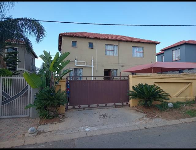 1 BEDROOM FREEHOLD TO LET IN COSMO CITY